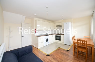 Olney Road, Kennington, London - Image 3