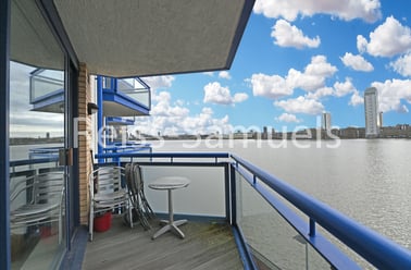 Newton Place, Isle of Dogs, London - Image 2