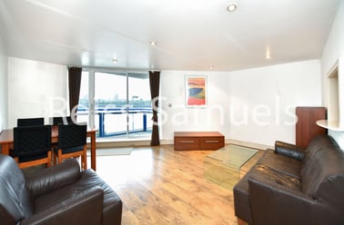 Newton Place, Isle of Dogs, London - Image 2