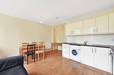 Forsyth Gardens, Kennington, London - Image 3