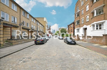 Ferry Street, Isle of Dogs, London - Image 2