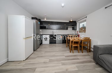 High Street, Twickenham, London - Image 2