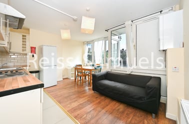 Bath Terrace, Elephant & Castle, London - Image 3