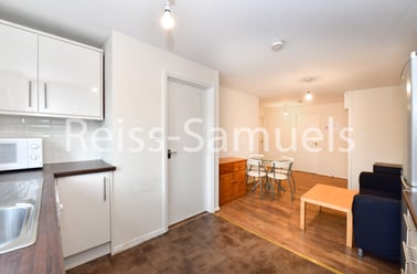 Ambassador Square, Isle of Dogs, London - Image 3