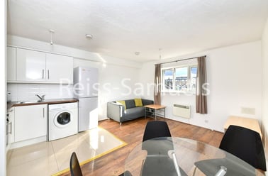 Ambassador Square, Isle of Dogs, London - Image 2