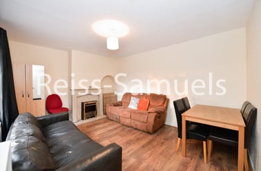 Manor Road, Canning Town, London - Image 3