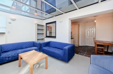 Ironmongers Place, Isle of Dogs, London - Image 2