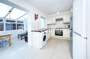 Barnfield Place, Isle of Dogs, London - Image 2