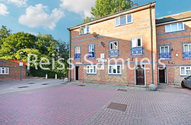 Ambassador Square, Isle of Dogs, London - Image 2