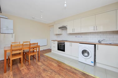Bath Terrace, Elephant & Castle, London - Image 3