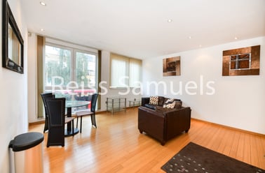 Westferry Road, Isle of Dogs, London - Image 2