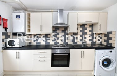 Manchester Road, Isle of Dogs, London - Image 3