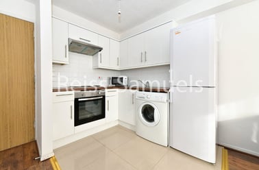 Ambassador Square, Isle of Dogs, London - Image 3