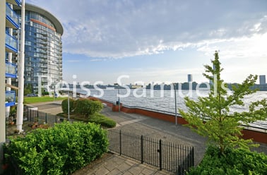 Newton Place, Isle of Dogs, London - Image 3