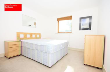 Newton Place, Isle of Dogs, London - Image 3