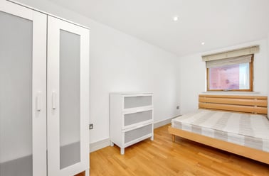Newton Place, Isle of Dogs, London - Image 3