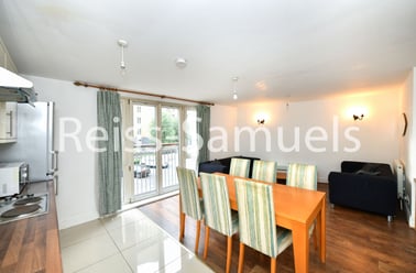 Westferry Road, Canary Wharf, London - Image 2