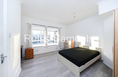 Barnfield Place, Isle of Dogs, London - Image 3