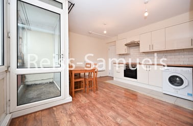 Bath Terrace, Elephant & Castle, London - Image 3