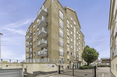 Millennium Drive, Isle of Dogs, London - Image 3