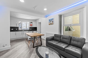 Evelyn Place, Mutley, Plymouth - Image 3
