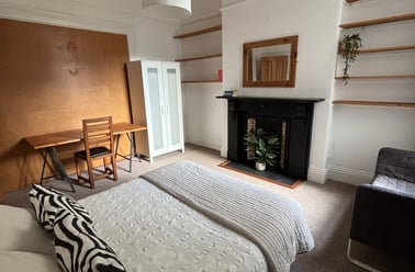 Beechwood Avenue, Near university, Plymouth - Image 3