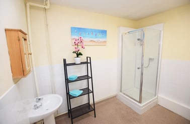 Queen Street, City Centre, Chester - Image 3