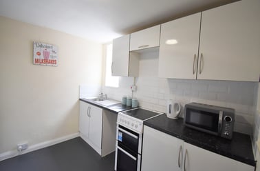 Queen Street, City Centre, Chester - Image 2