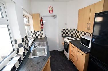 Queen Street, City Centre, Chester - Image 3