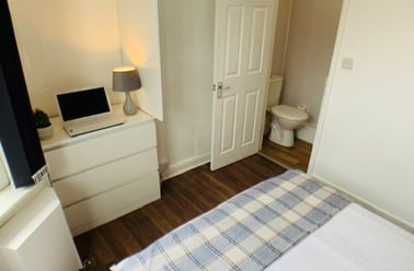 Derby Road, City Centre, Gloucester - Image 3