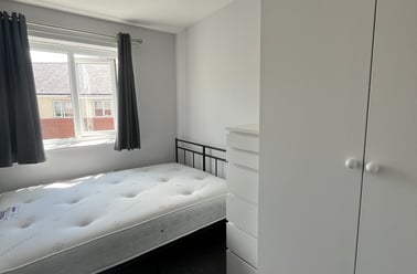 Longhorn Avenue, Kingsholm, Gloucester - Image 2
