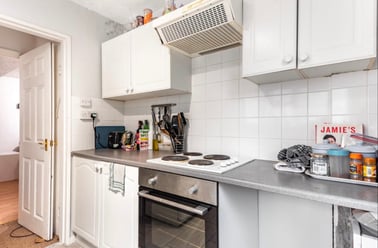 Cabell road, Near university, Guildford - Image 3