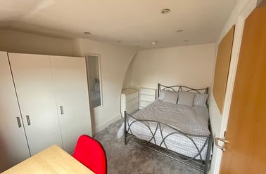 Wellington Street, City centre, Gloucester - Image 2