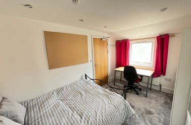 Wellington Street, City centre, Gloucester - Image 3