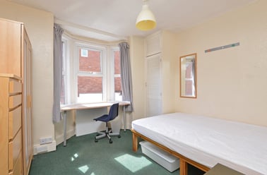 Priory rd, Mount pleasant, Exeter - Image 3