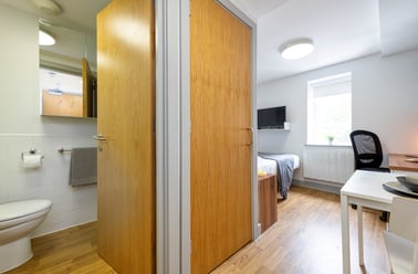 St James Street, City Centre, Portsmouth - Image 3