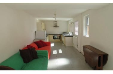 Palmeston Road, Near university, Northampton - Image 2