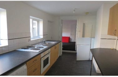 Stanley Street, Near university, Northampton - Image 3