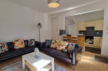 Salisbury Grove, Armley, Leeds - Image 2