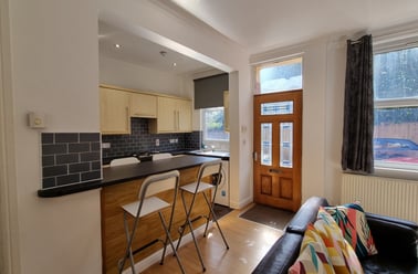 Salisbury Grove, Armley, Leeds - Image 3