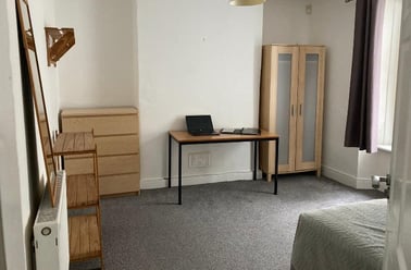 Wellington Street, Mutley, Plymouth - Image 3