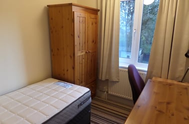 Honeysuckle road, Near university, Southampton - Image 2