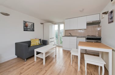 Bloemfontein Road, City Centre, London - Image 3