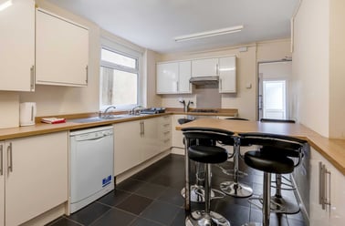 Gwydr Crescent, Uplands, Swansea - Image 2