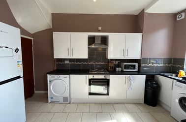 Royal Park Avenue, Hyde Park, Leeds - Image 3