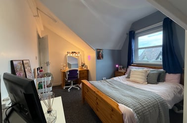 Brudenell Mount, Hyde Park, Leeds - Image 2