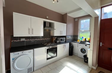 Royal Park Avenue, Hyde Park, Leeds - Image 2