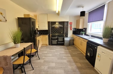 Hanover Square, Broomhall, Sheffield - Image 3