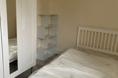 Glenbuck Court, Near university, Surbiton - Image 2