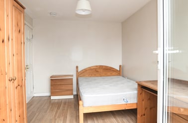 Nesbitt road, Near university, Brighton - Image 3